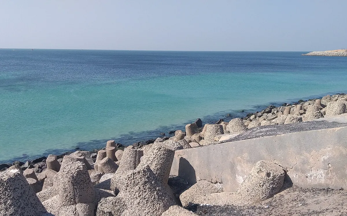 Dwarka Lighthouse and clear Arabian sea